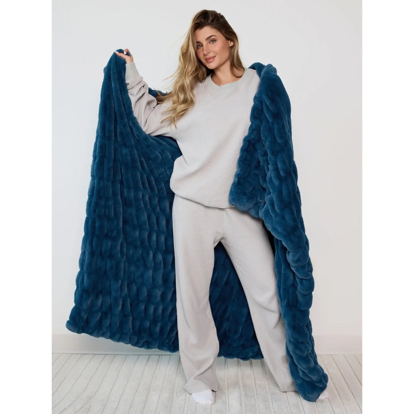 ☁️Dreamer Blanket – Ultra Soft Plush Weighted Blanket for Better Sleep & Relaxation